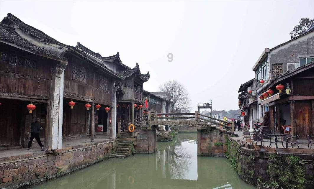 逃离快乐小镇